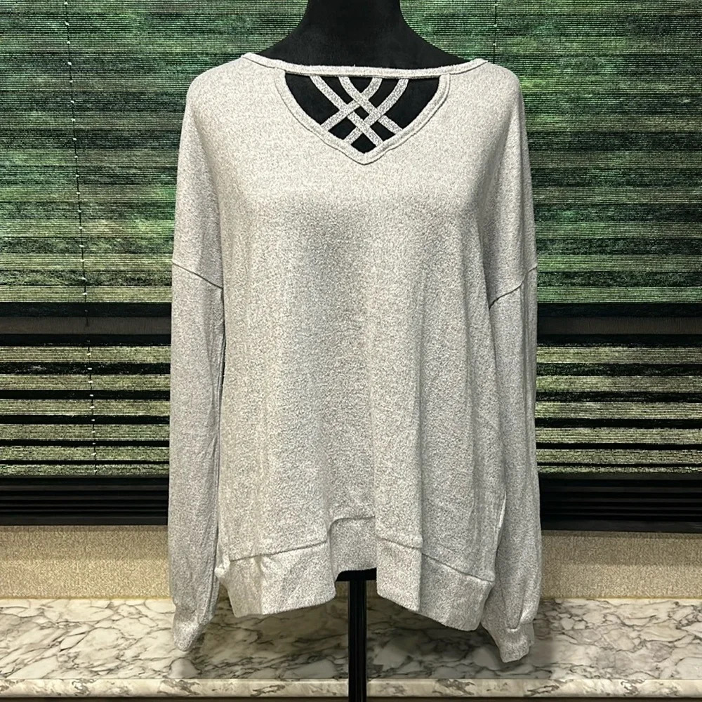 89th‎ + Madison Women’s Metallic Silver Criss Cross Neckline LS Sweater Large